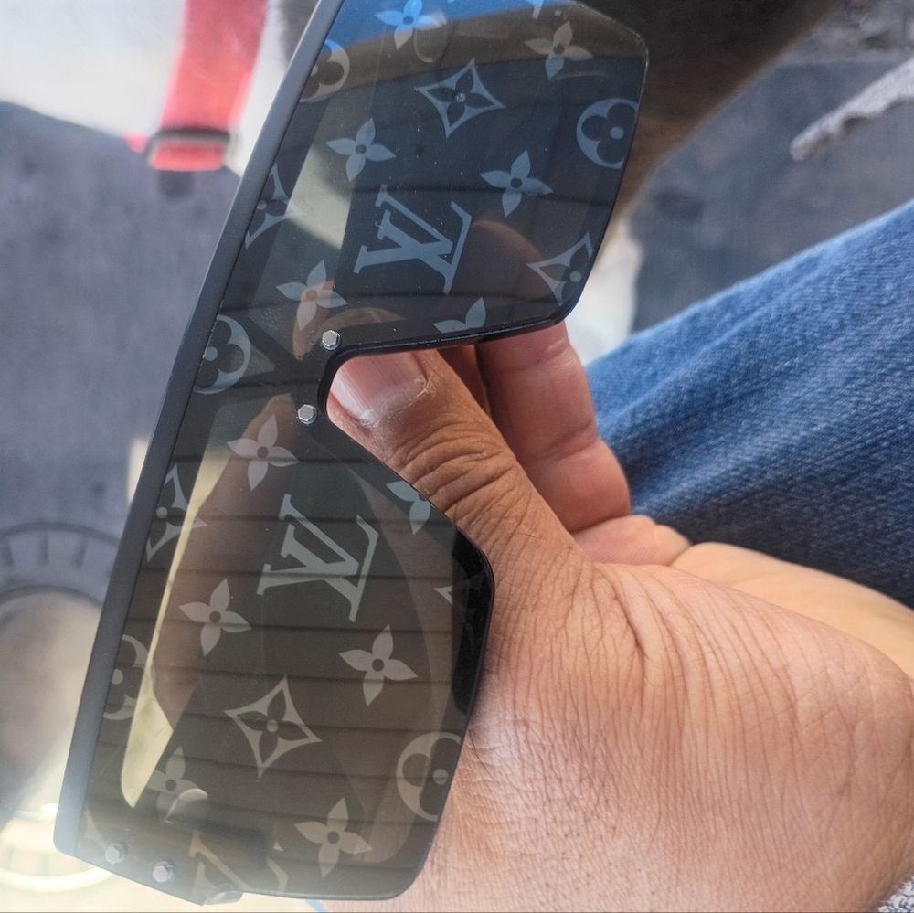 Louis Vuitton Black Sunglasses - Picture 6 of 6